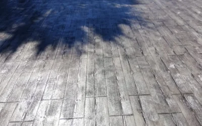 Pavimentos de Hormigón Imitación Madera: Elegancia y Resistencia para tu Hogar o Jardín